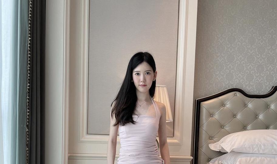 享誉全球的chloe霏霏资源密码，一组超大原图等你来收藏