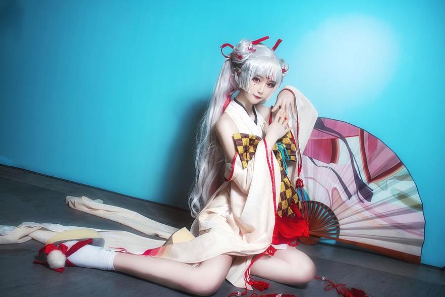 Yui金鱼毛衣图美图：永恒经典的cos作品集，让你迷失在cosplay世界中