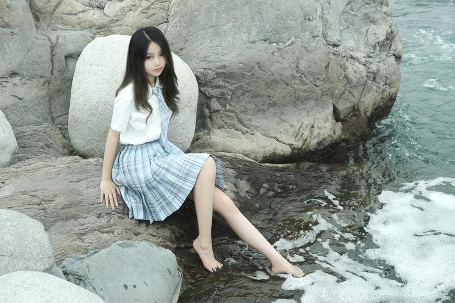 Eloise软软5套人像摄影美图：自然光原图合辑