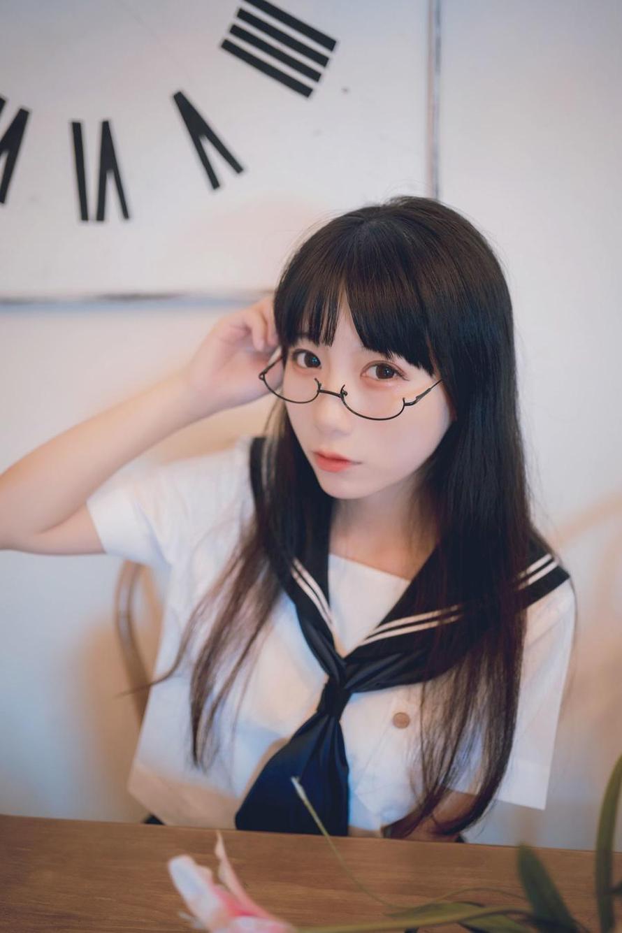 欣赏usejan蓝蓝新图的最新精选图片，感受五彩缤纷的视觉盛宴。