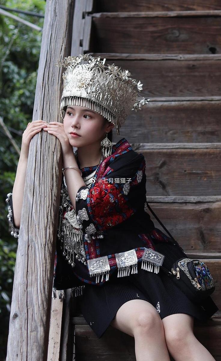 七月猫猫子体操服照片：整个系列中最令人印象深刻的cosplay图片。