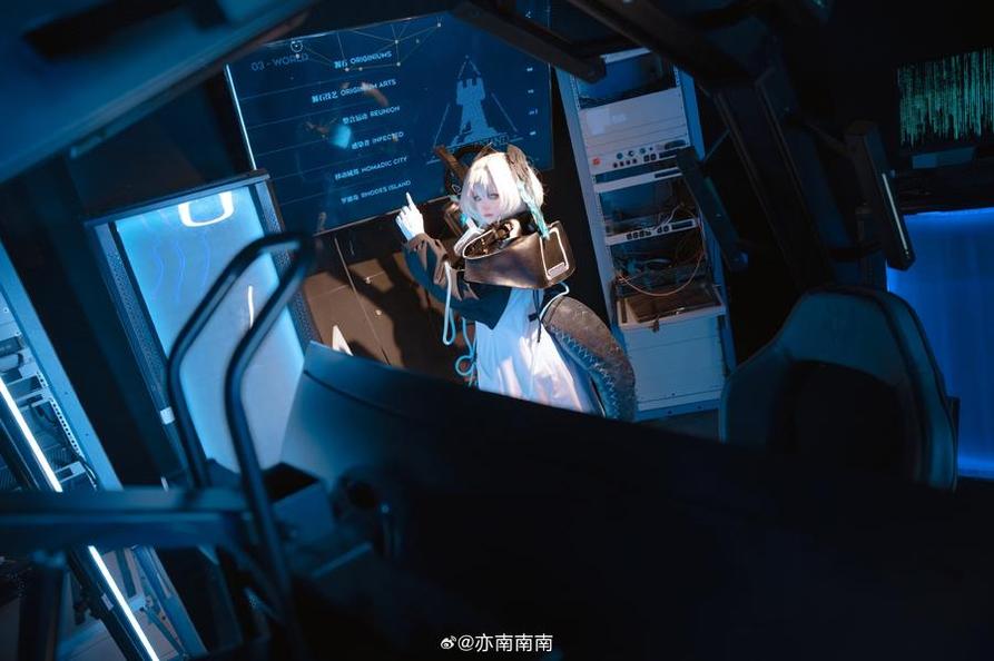 高清大片：亦南南南洛可可时代塑身衣超美照片让人陶醉