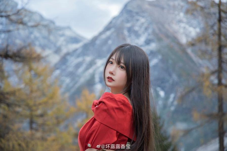用喵露露壁纸装饰你的屏幕，精美分享不容错过