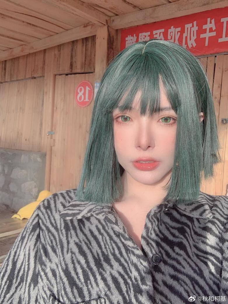 夏小秋秋菠萝yo的cos风格诠释，惊艳全场