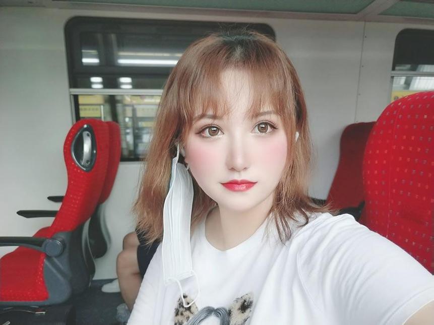 点开夏鸽鸽不想起床白泳衣美图，会让你体会她的美丽能量
