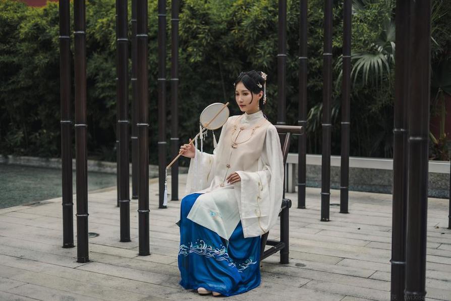 如月灰cos酱图包大放送，全面解锁魔道祖师角色扮演