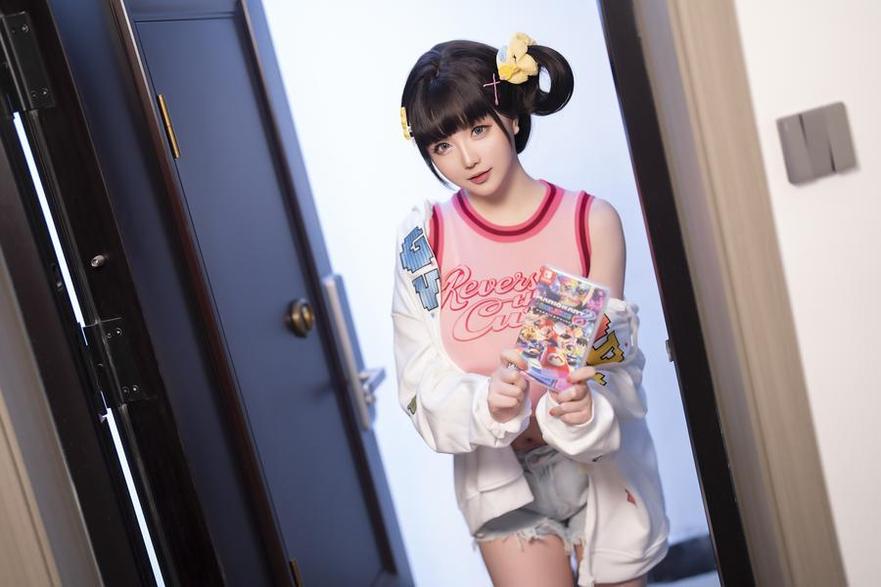 星之迟迟cos胡桃泳装，尽显清纯美少女之风