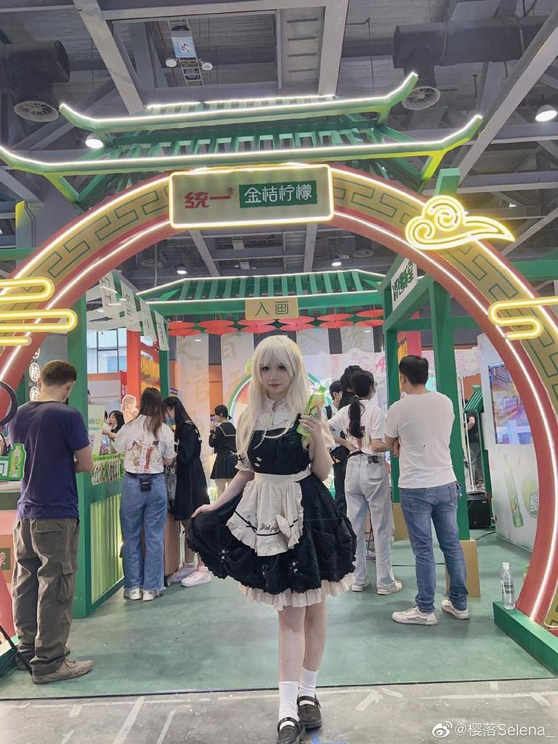 樱落酱jk服装无删：狂野搭配的复古魅力