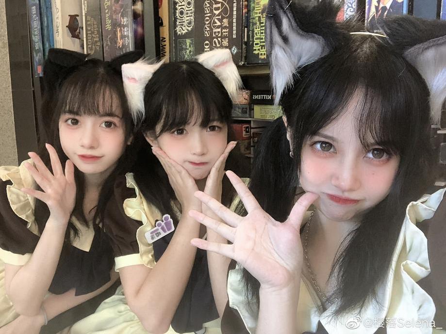 樱落酱w天狼星旗袍cos：摄影师的细致捕捉，每一张照片都精挑细选。