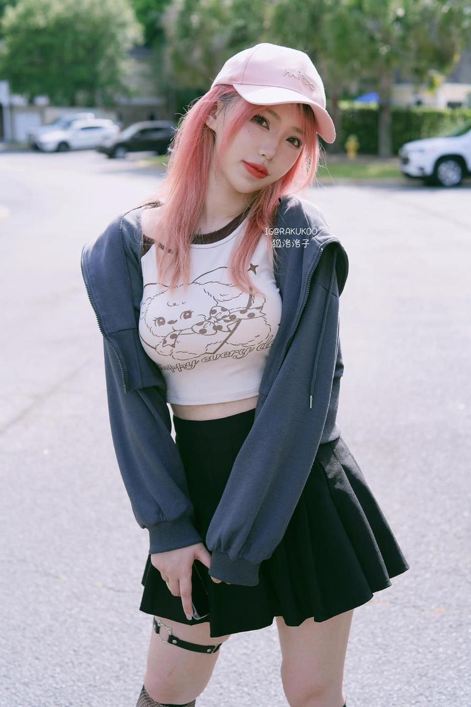 犬神洛洛子黑吊带：唯美照片呈现美丽
