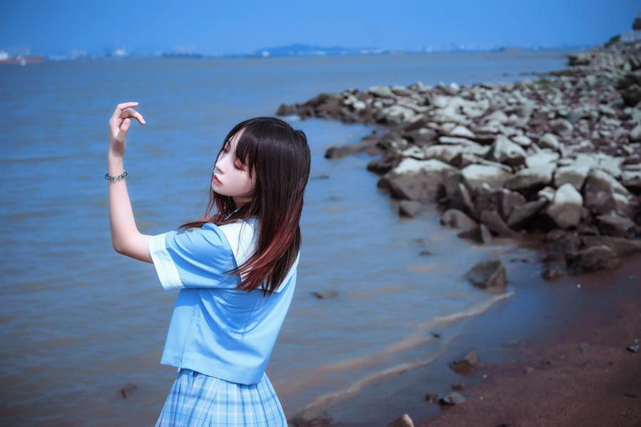 让你的手机变身cosplay利器，试试疯猫ss壁纸照片。
