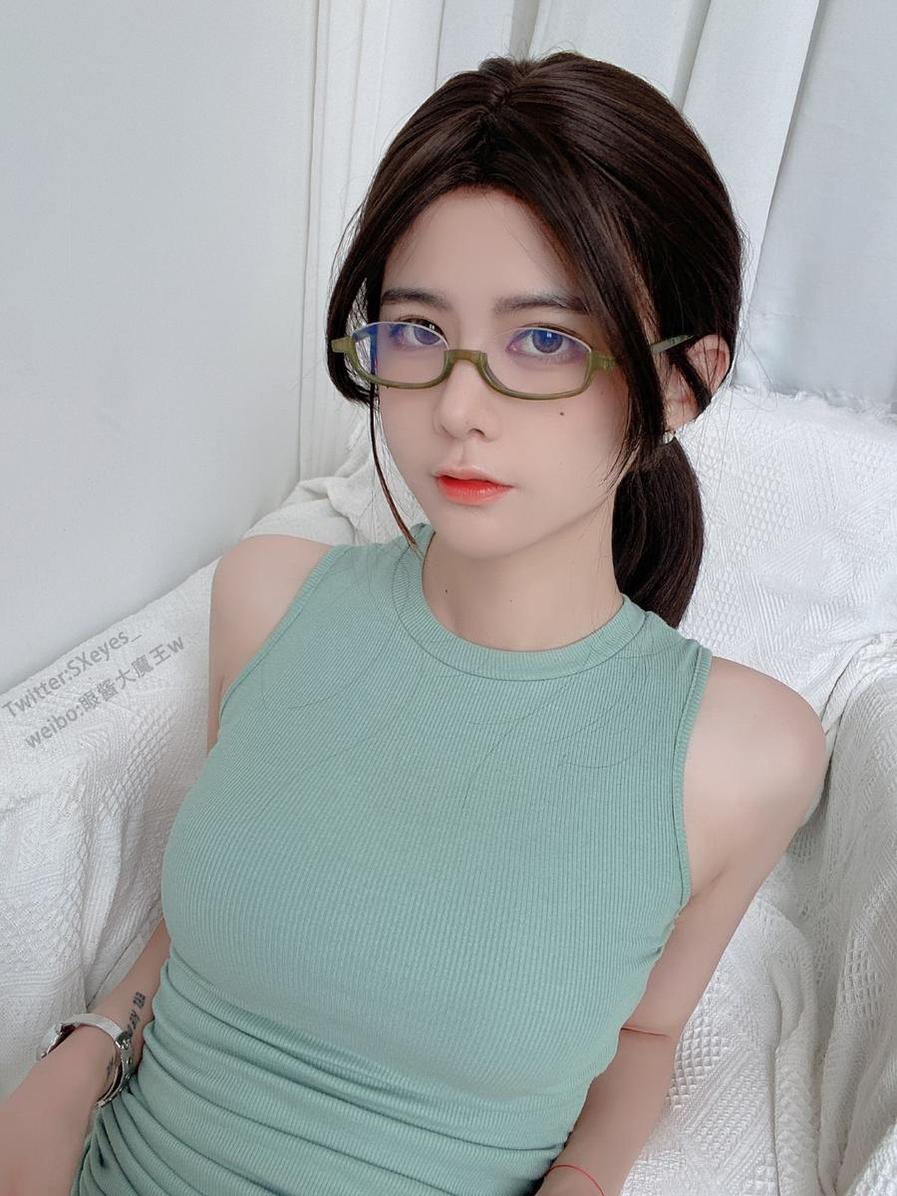 眼酱大魔王w优等生连袜：一组美图cos作品合集