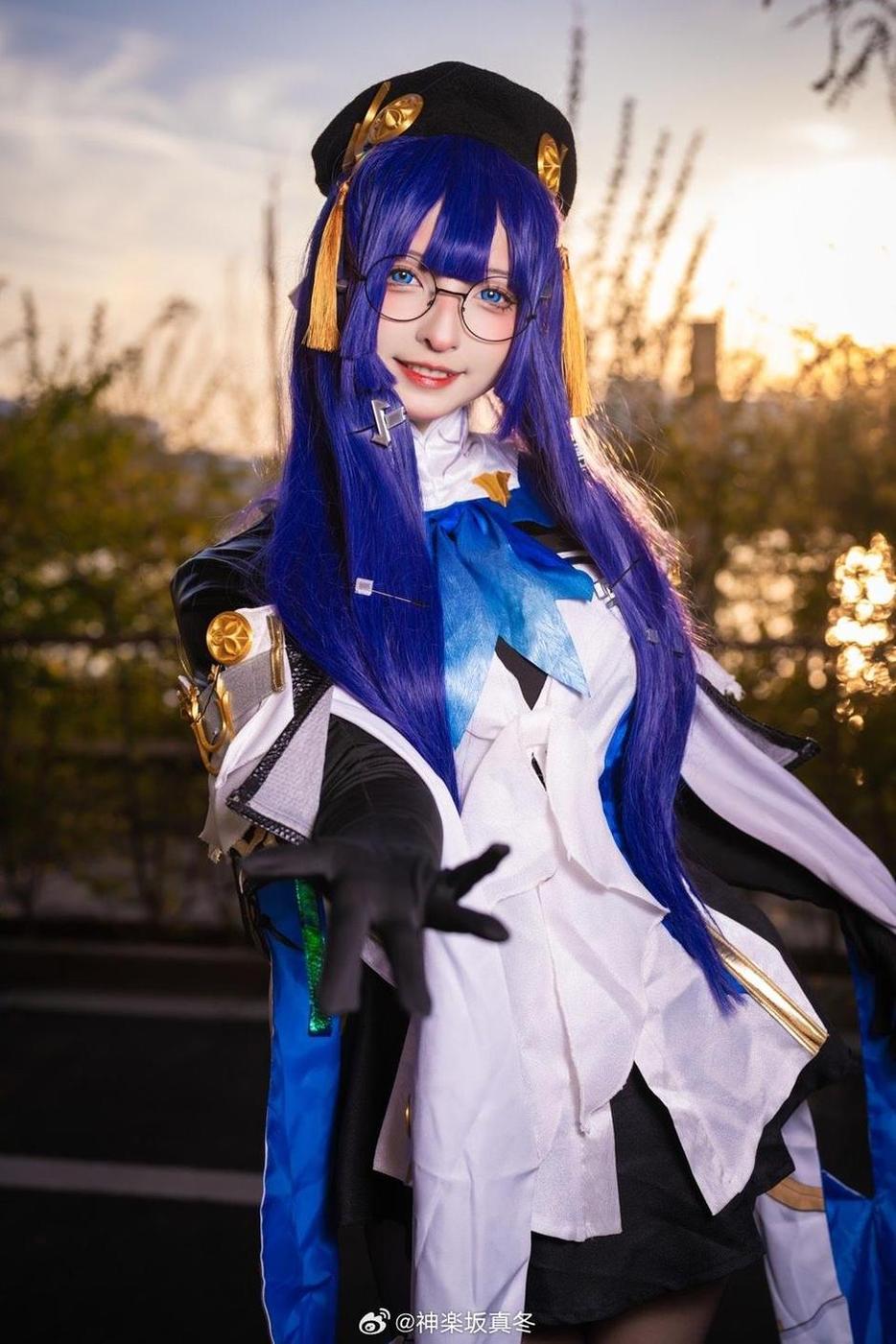 神乐坂真冬写真集免费，cos形象尽显优美姿态，尽收眼底。