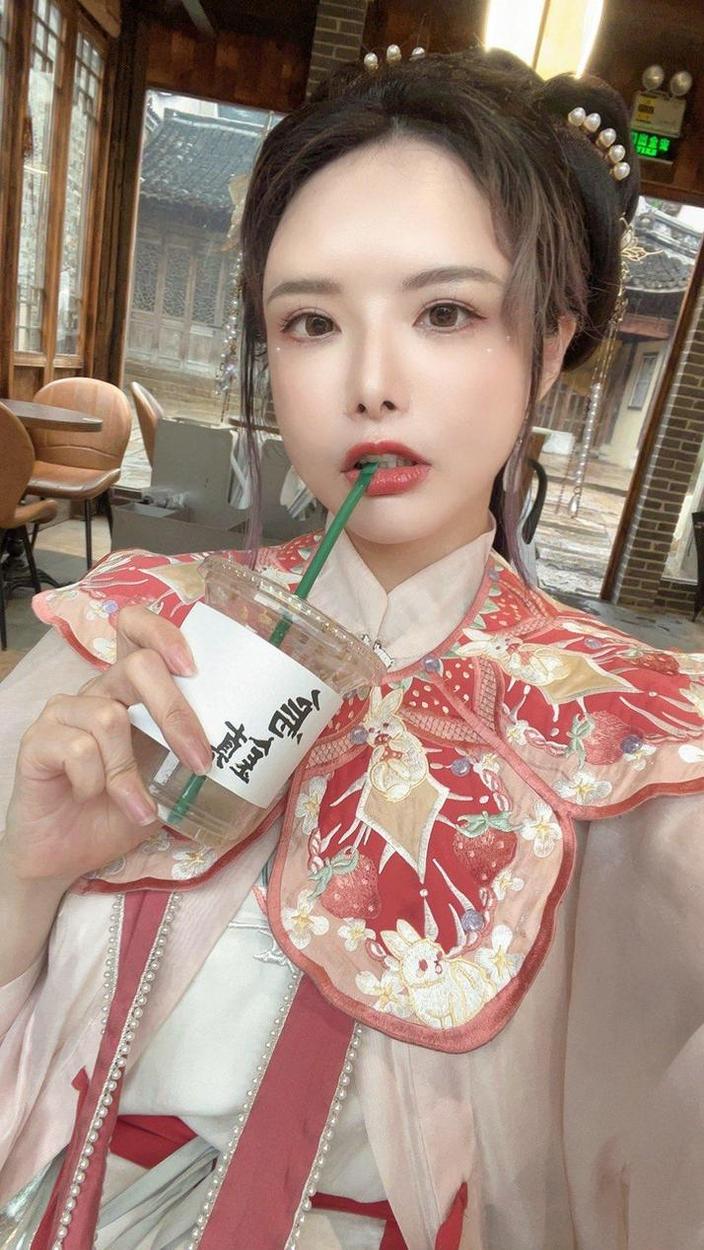 究竟有多美？秋和柯基微醺免费看的图片带你一睹为快