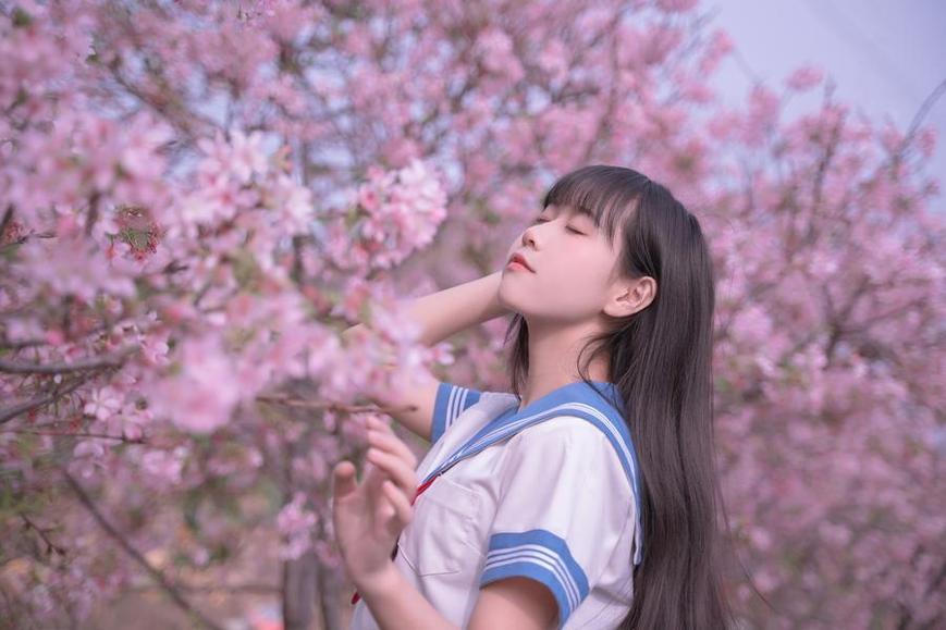 缔造精彩瞬间，萌芽儿o0喜多川海梦与大家分享最新cos精选。