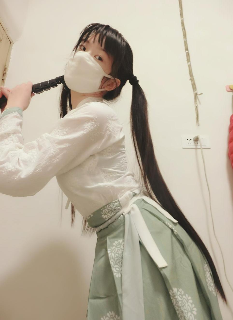 西尔酱校服白作品集：校园少女快意展现