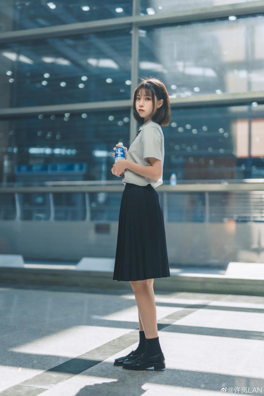 漂亮女孩许岚lan黑色睡衣限量图片放送