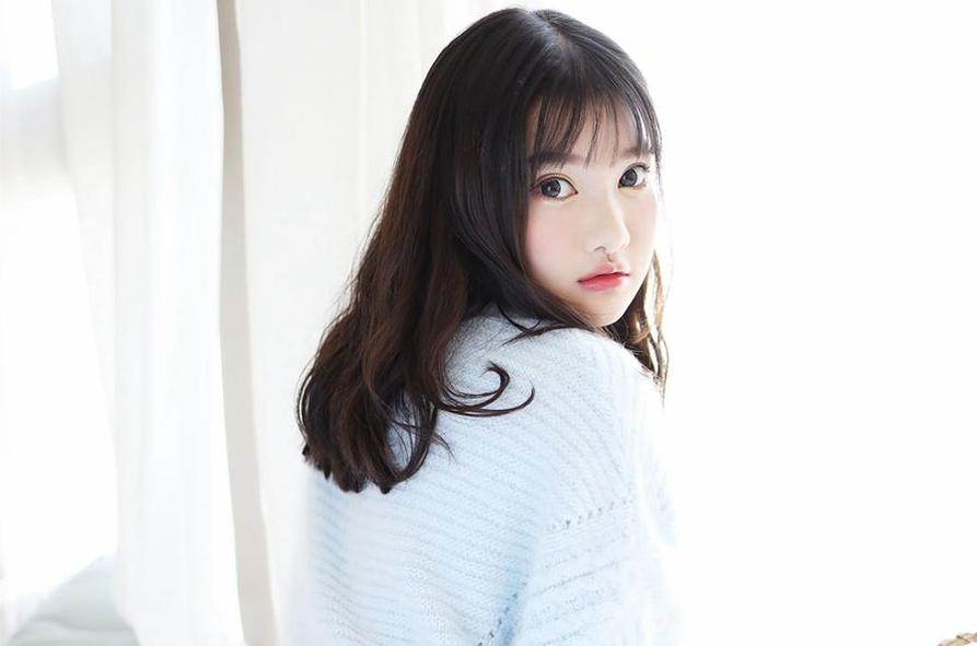 《露露小喵真名图包更新》享受每一道精致的cos化妆