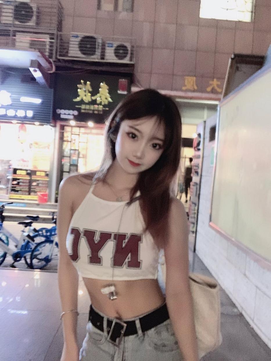 鬼畜瑶在不在镭射竞泳，摄影高清照片呈现完美身材